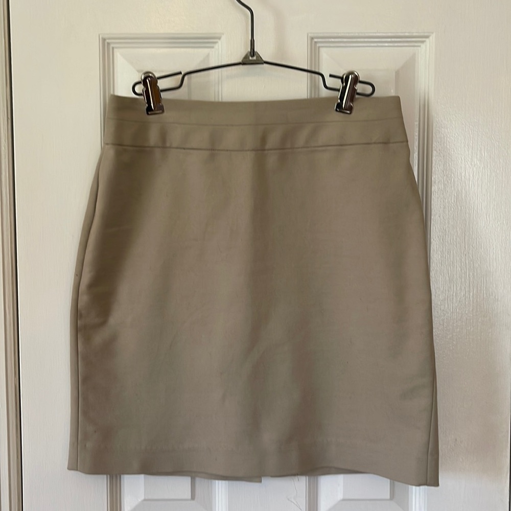 Banana Republic Women’s tan skirt size 0 Petite